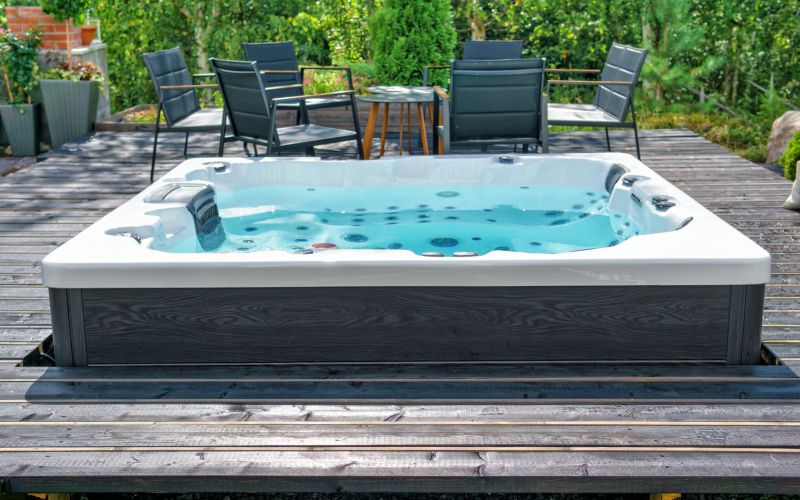 Elegant Whirlpool Tub